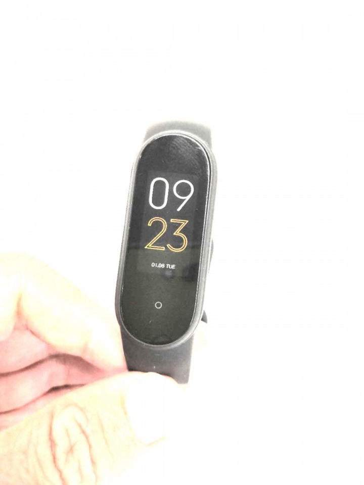Xiaomi Mi Band 5 lộ ảnh thực tế (ảnh 1)