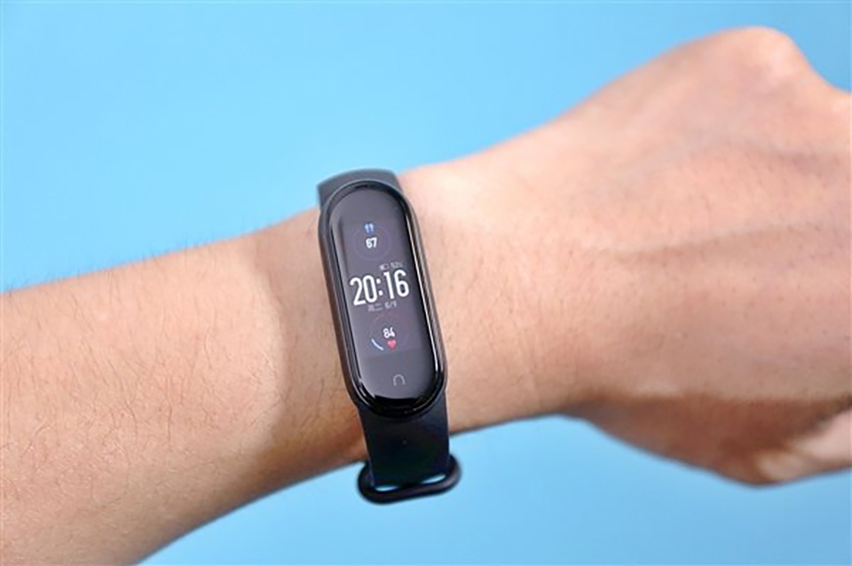 So sánh Xiaomi Mi Band 5 và Mi Band 4 (ảnh 3) So sánh Xiaomi Mi Band 5 và Mi Band 4 (ảnh 3)