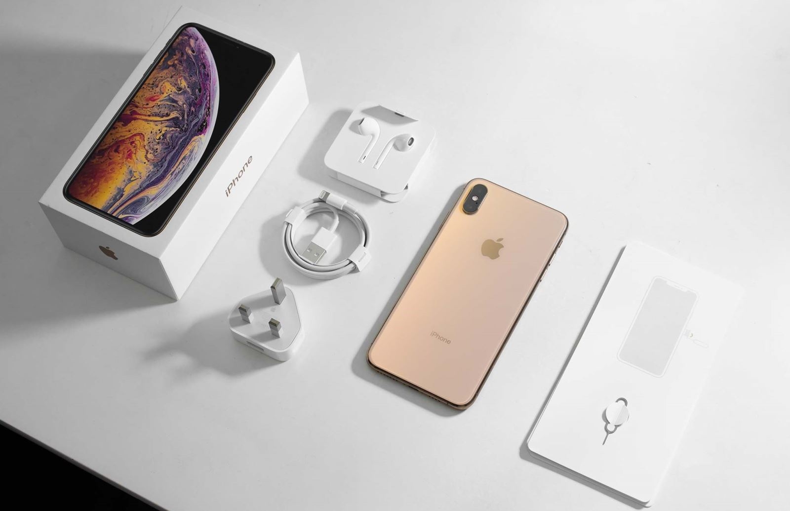 Hóa ra việc không tặng kèm cục sạc trên iPhone 12 lại tốt cho người dùng Hóa ra việc không tặng kèm cục sạc trên iPhone 12 lại tốt cho người dùng