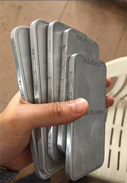 Kích thước iPhone 12 trong thực tế