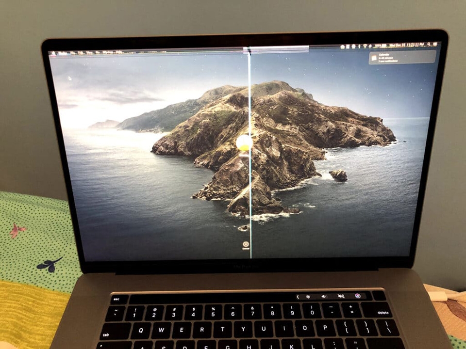 Apple cảnh báo người dùng không sử dụng Camera Privacy Cover trên MacBook