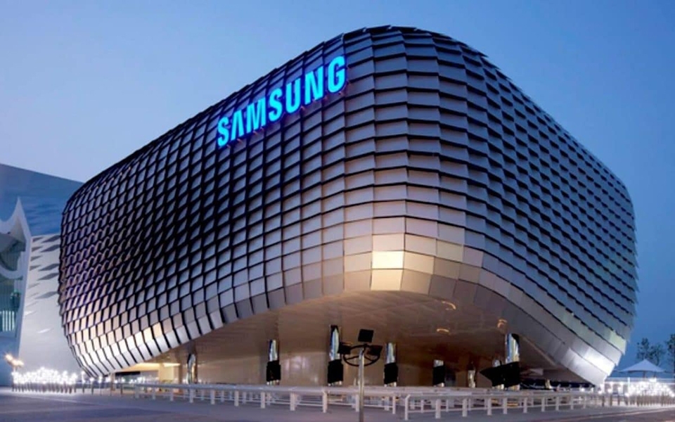 Apple nộp phạt 950 USD cho Samsung vì không mua đủ tấm nền OLED