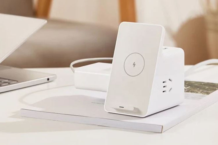 Xiaomi trình làng đế sạc đứng không dây mới: Công suất 10W và chỉ có màu trắng 1