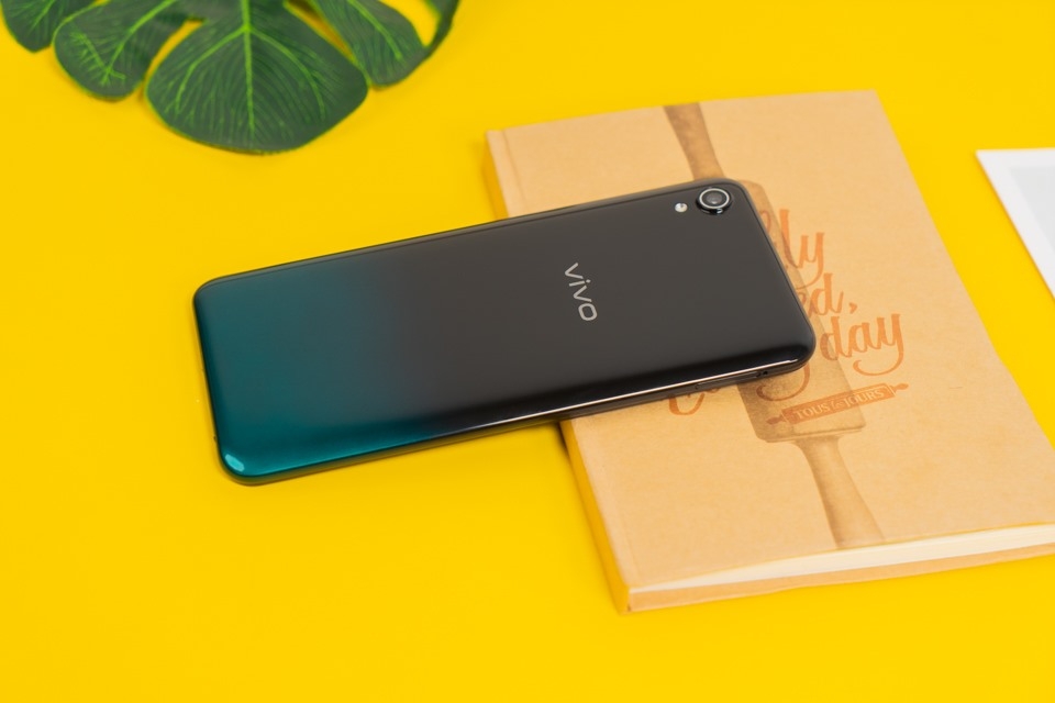 Trên tay Vivo Y1s: Màn hình lớn, màu sắc độc đáo, giá rẻ