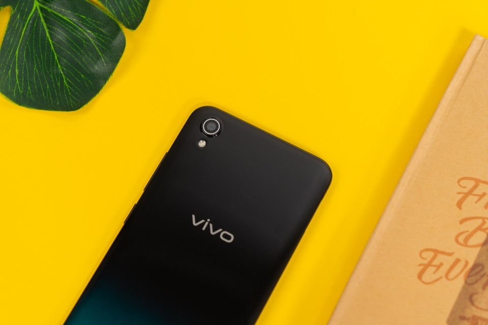 Trên tay Vivo Y1s: Màn hình lớn, màu sắc độc đáo, giá rẻ