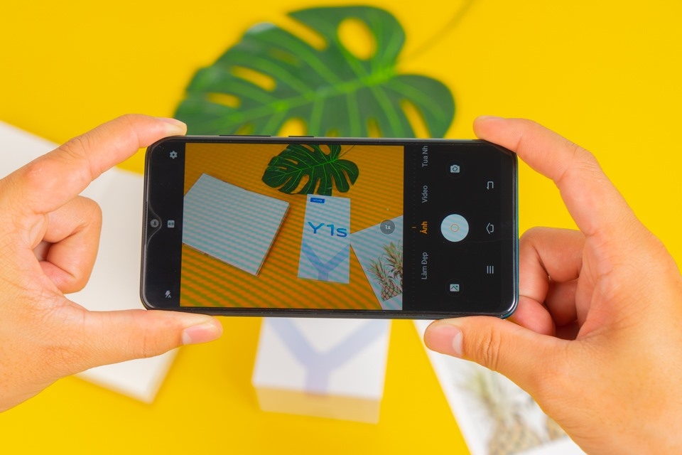 Trên tay Vivo Y1s: Màn hình lớn, màu sắc độc đáo, giá rẻ