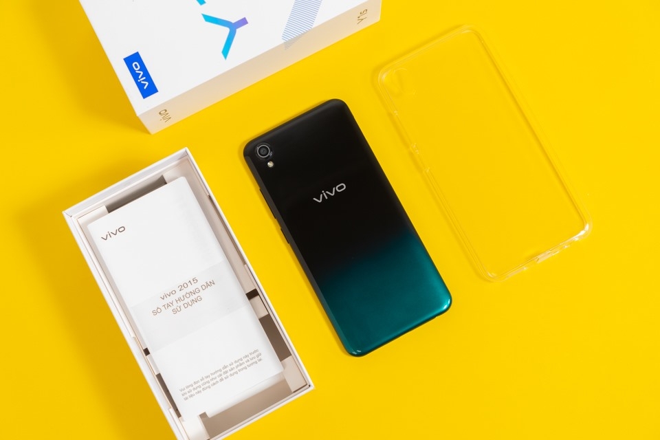 Trên tay Vivo Y1s: Màn hình lớn, màu sắc độc đáo, giá rẻ