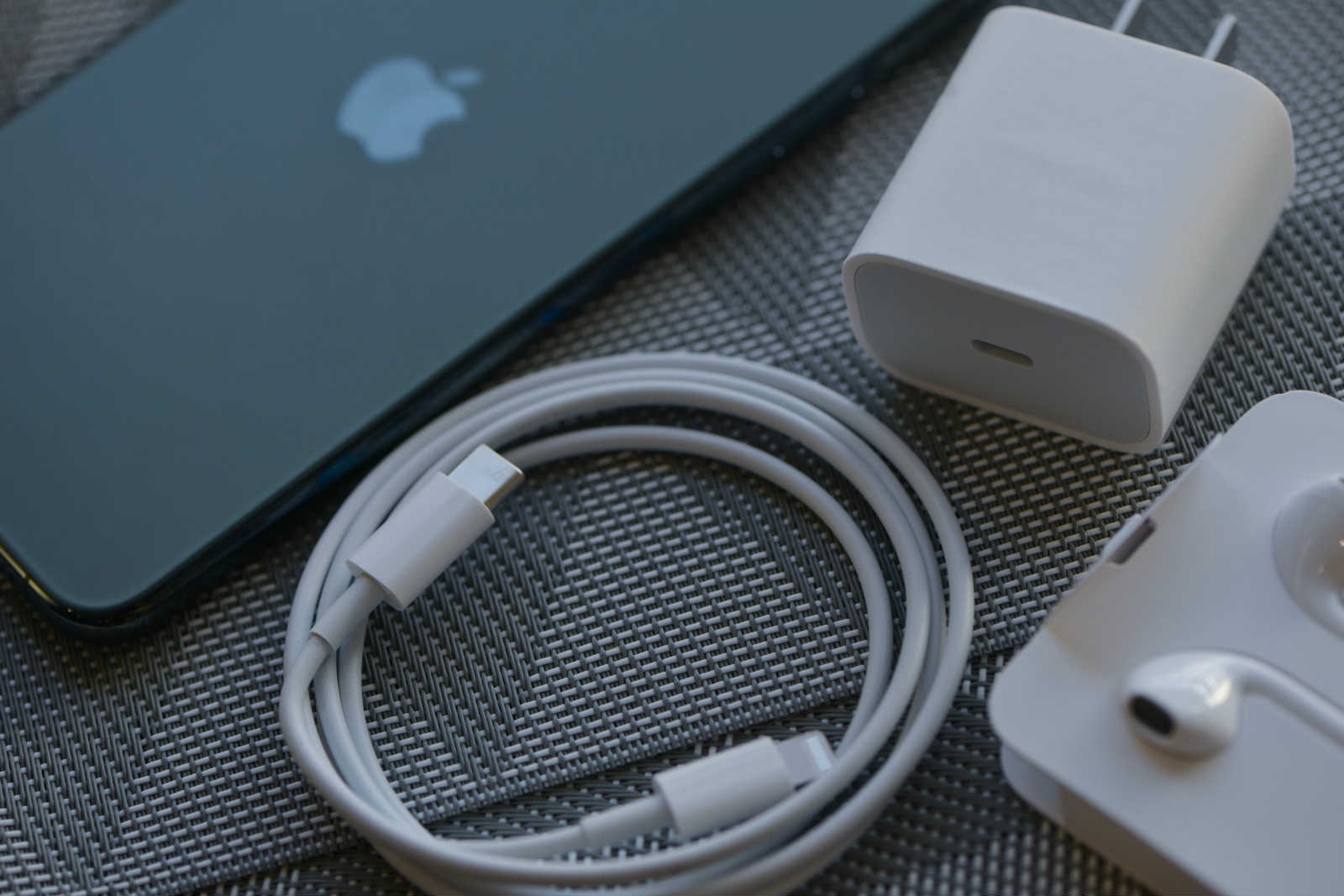 Nên chuẩn bị gì trong lúc chờ đợi iPhone 12 ra mắt và lên kệ? 8
