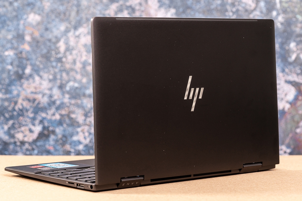 Trên tay laptop HP Envy x360 13 (2020)