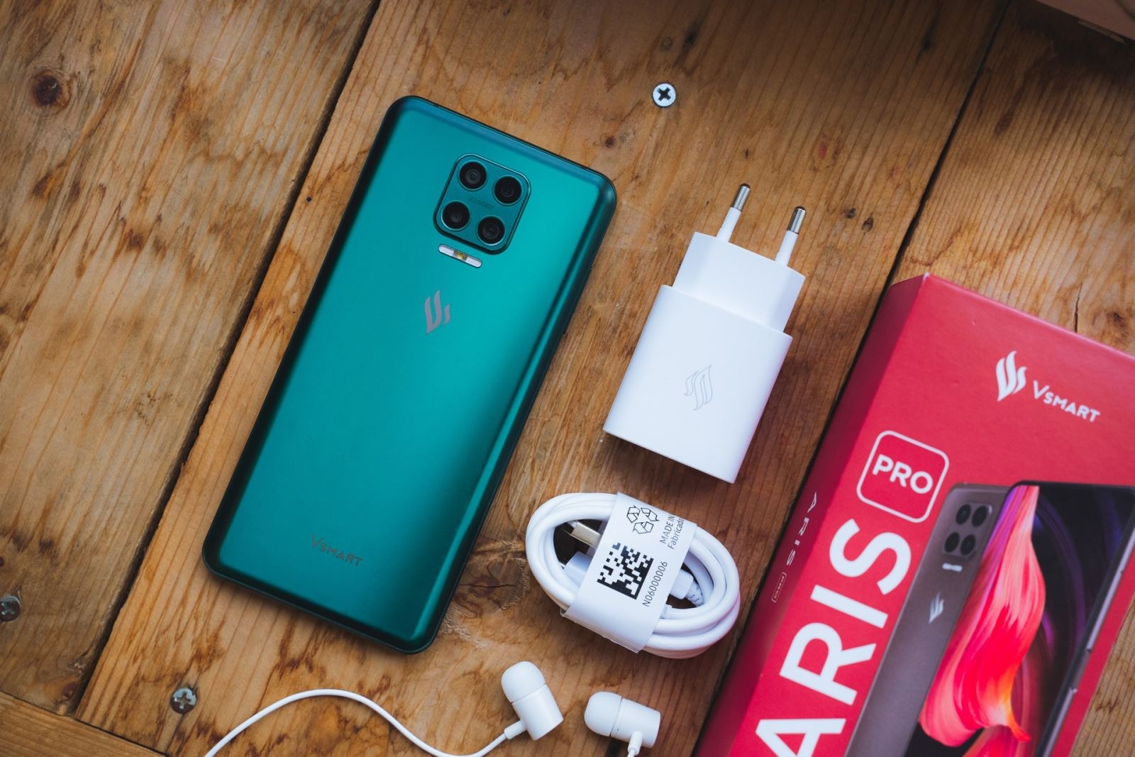 Mở hộp và trên tay Vsmart Aris Pro