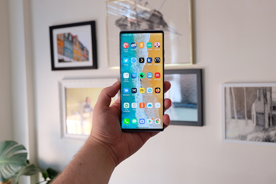 Giá bán chính thức của điện thoại LG Wing được tiết lộ