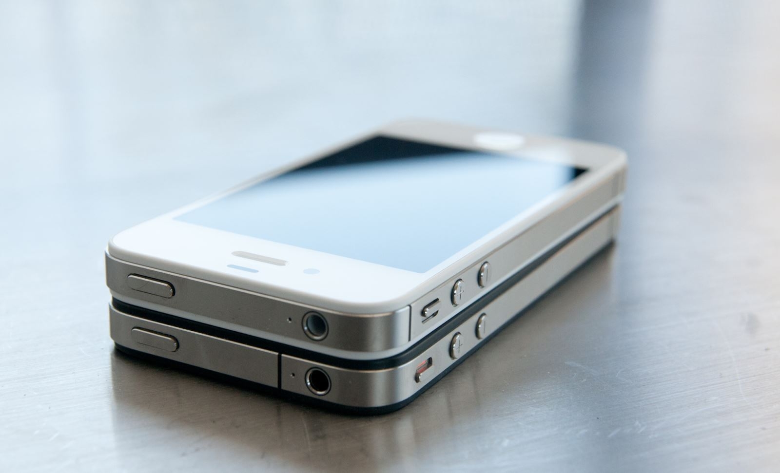 Các thế hệ iPhone 04