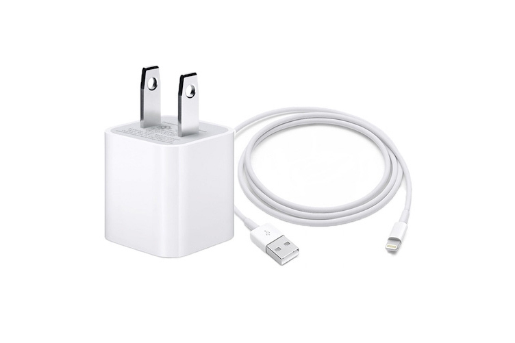 iPhone 12 không có củ sạc đi kèm, bạn có những cách nào để sạc?