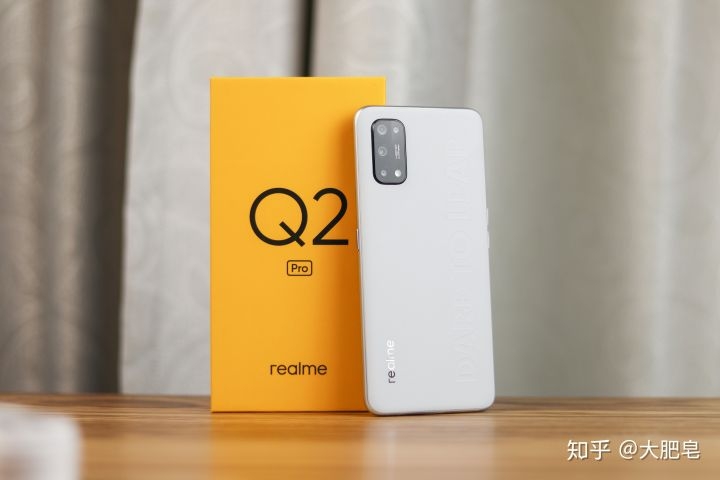 Trên tay Realme Q2 Pro Trên tay Realme Q2 Pro