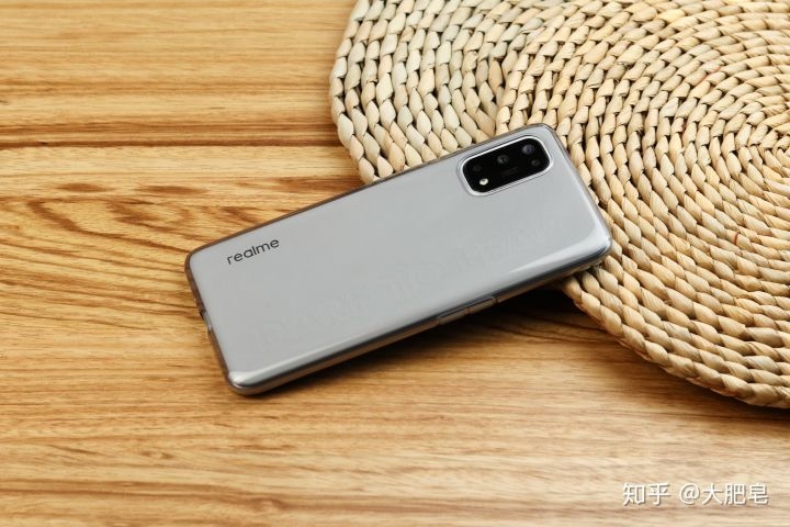Trên tay Realme Q2 Pro Trên tay Realme Q2 Pro