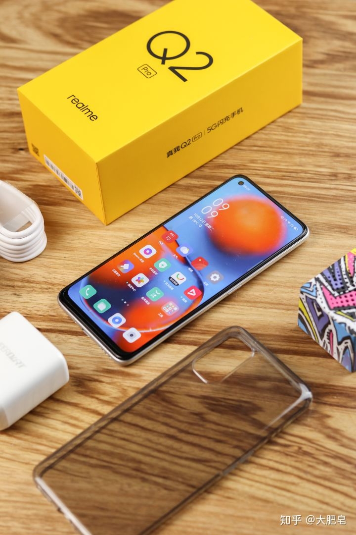 Trên tay Realme Q2 Pro Trên tay Realme Q2 Pro