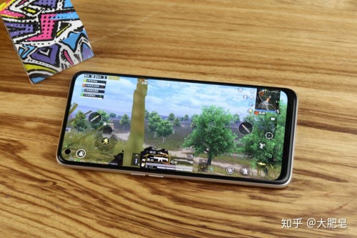 Trên tay Realme Q2 Pro Trên tay Realme Q2 Pro