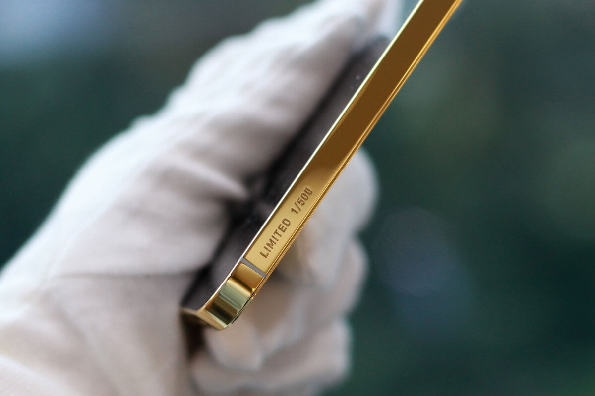 Chi tiết iPhone 12 Pro Gold mạ vàng 06