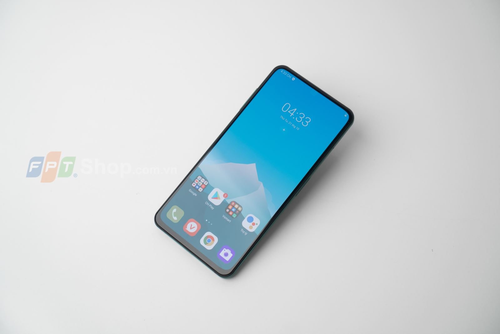 Vsmart Aris Pro có phần camera trước ẩn dưới màn hình tốt hơn