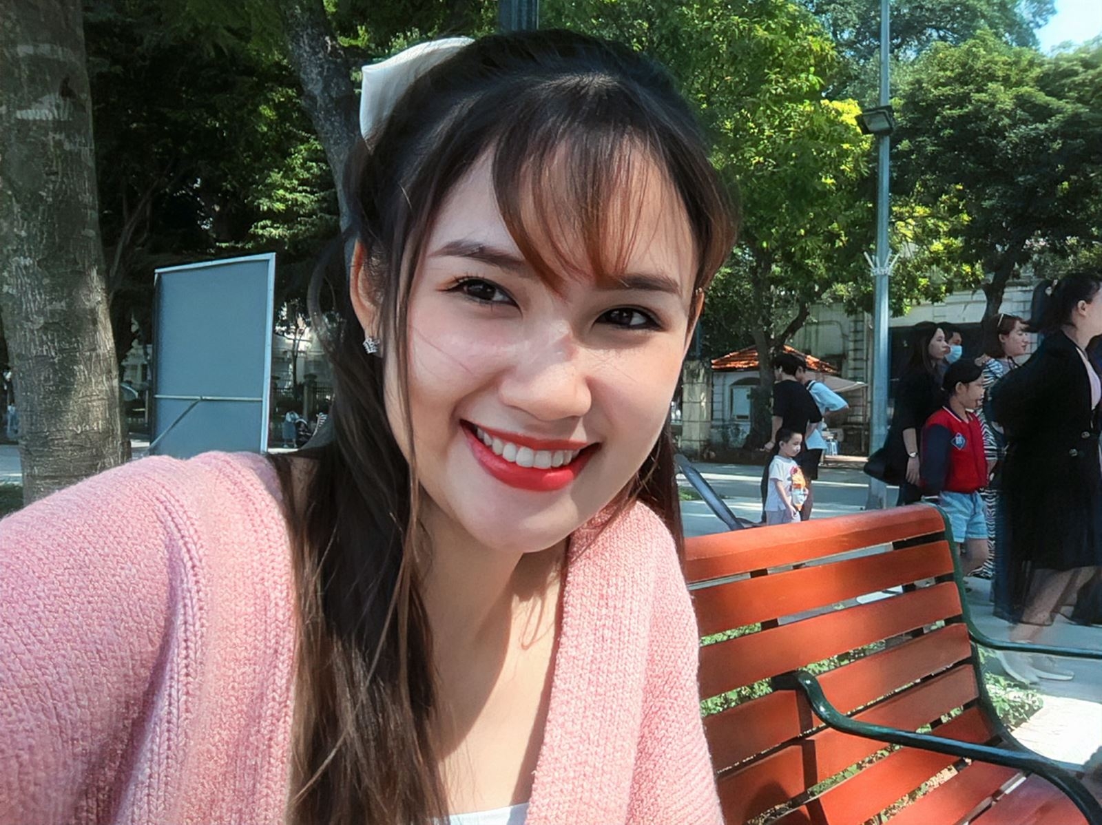Vsmart Aris Pro có phần camera trước ẩn dưới màn hình tốt hơn