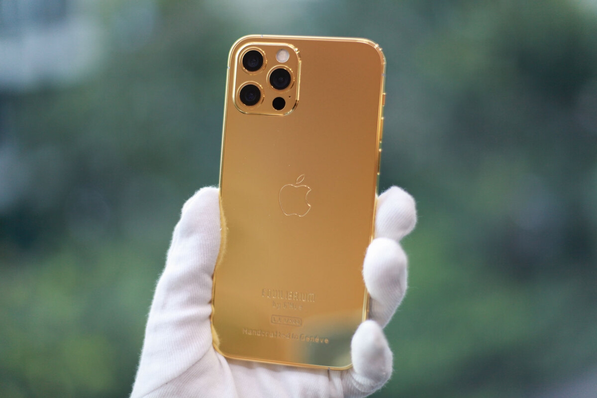 Chiêm ngưỡng iPhone 12 Pro mạ vàng cực độc tại Việt Nam