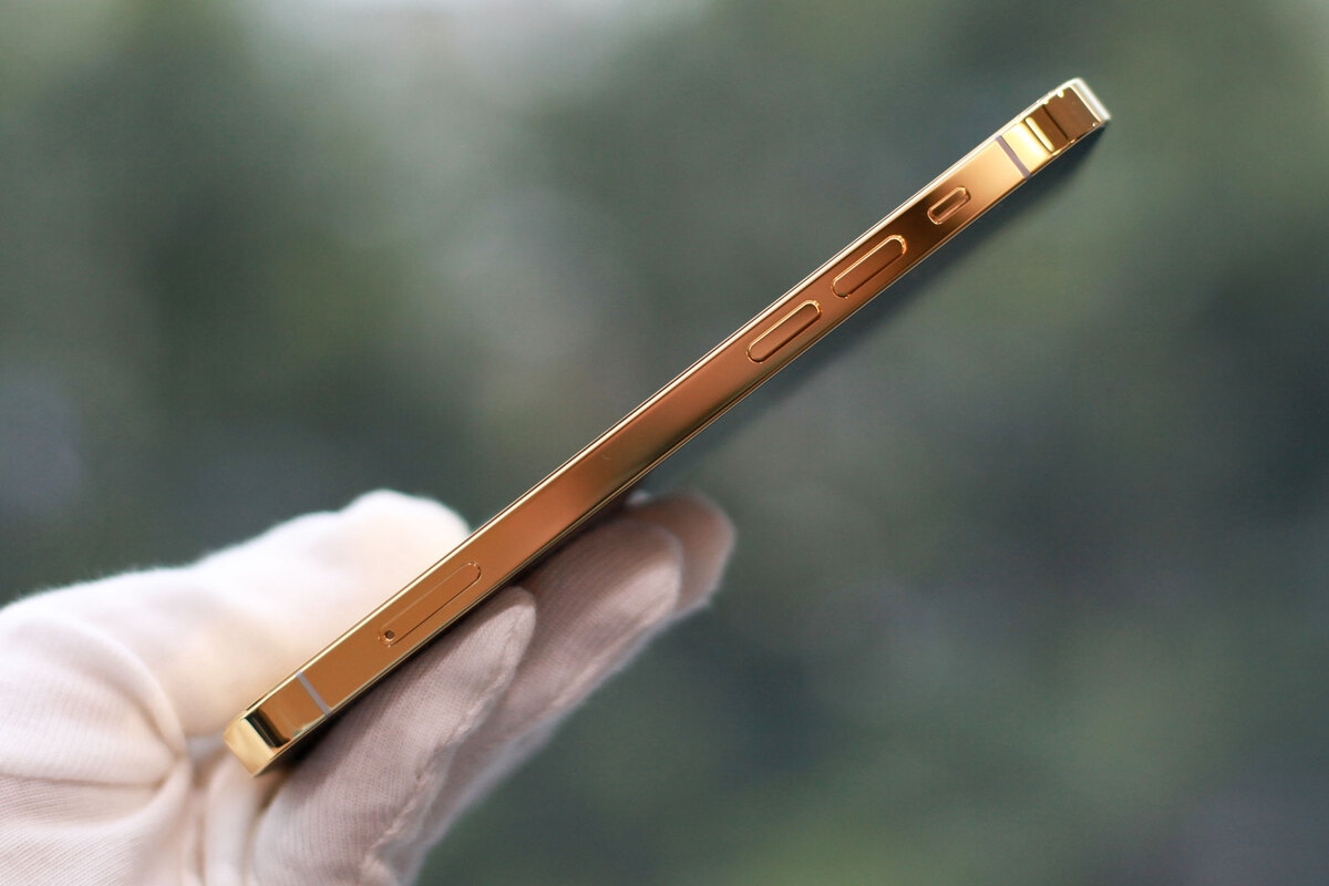 Chiêm ngưỡng iPhone 12 Pro mạ vàng cực độc tại Việt Nam
