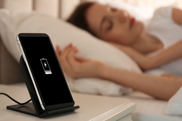 Sạc pin qua đêm có gây cháy nổ không?