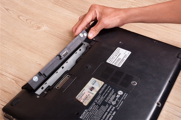 Hướng dẫn sạc pin laptop đúng cách, hiệu quả