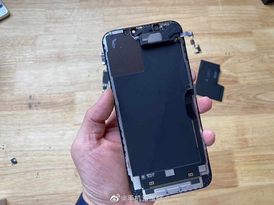 mổ bụng iPhone 12 Pro Max (ảnh 1)