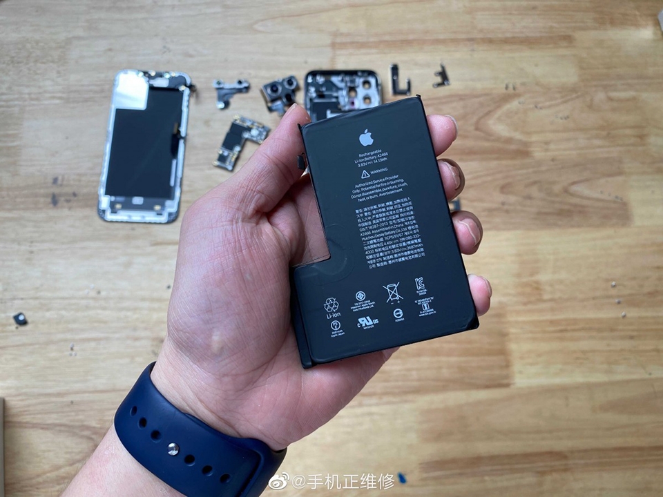 mổ bụng iPhone 12 Pro Max (ảnh 3)