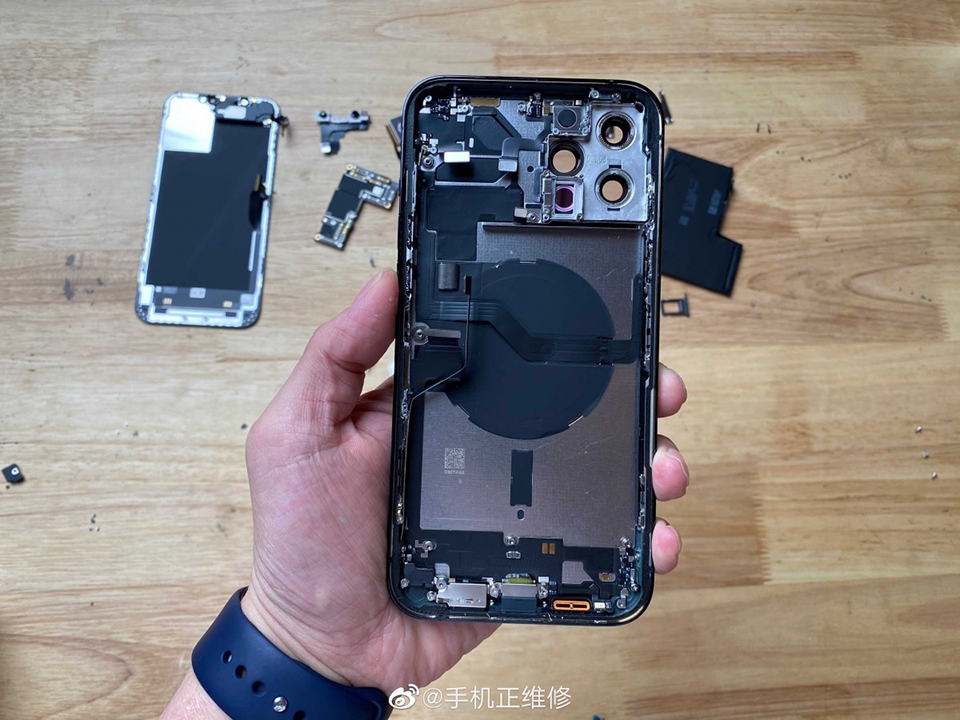 mổ bụng iPhone 12 Pro Max (ảnh 5)