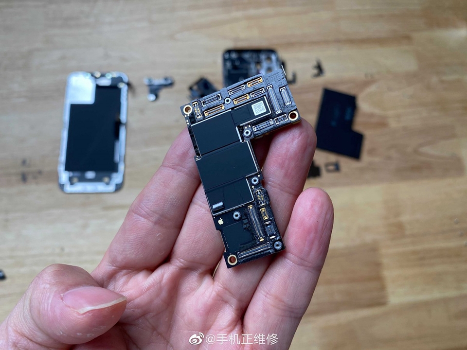 mổ bụng iPhone 12 Pro Max (ảnh 6)