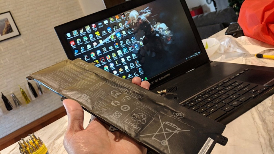 Pin laptop bị phồng (ảnh 1)