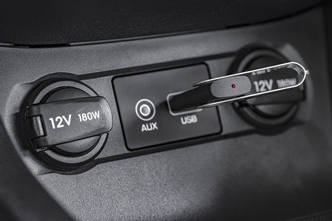 Cách xem video trên xe ô tô thông qua USB 2