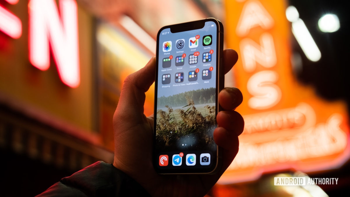 Đánh giá chi tiết iPhone 12 mini 9