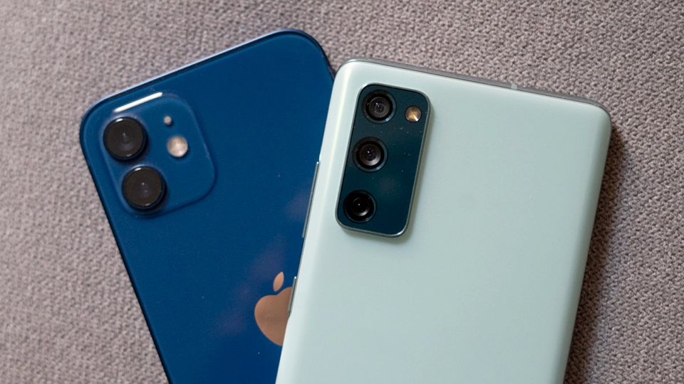 Camera iPhone 12 vs Samsung Galaxy S20 FE Camera iPhone 12 vs Samsung Galaxy S20 FE