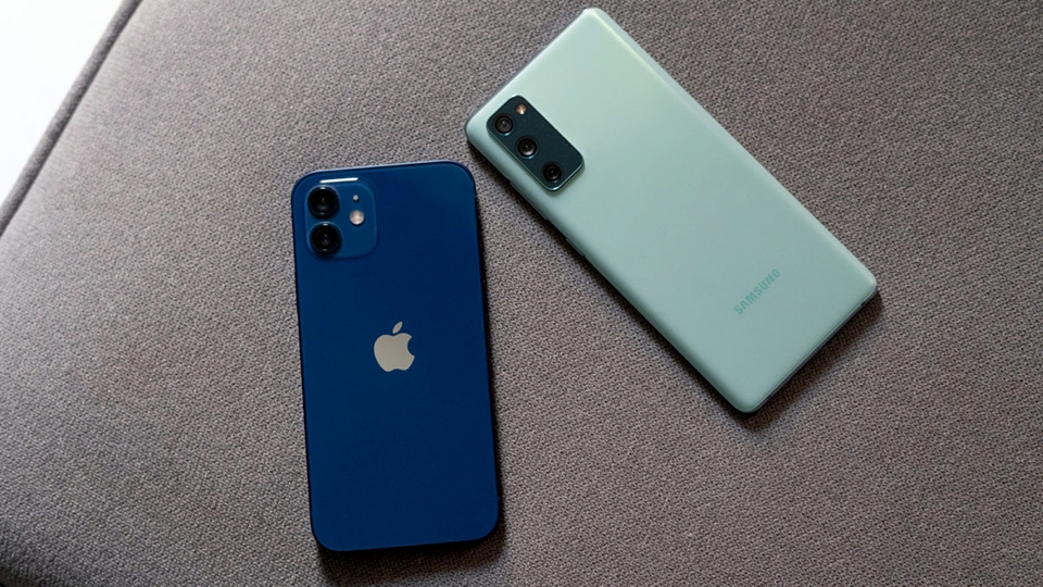 Camera iPhone 12 vs Samsung Galaxy S20 FE Camera iPhone 12 vs Samsung Galaxy S20 FE