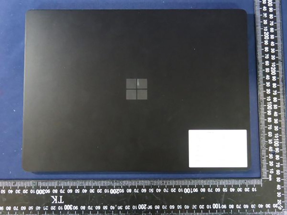 Rò rỉ hình ảnh Surface Pro 8 và Surface Laptop 4 (ảnh 1) Rò rỉ hình ảnh Surface Pro 8 và Surface Laptop 4 (ảnh 1)