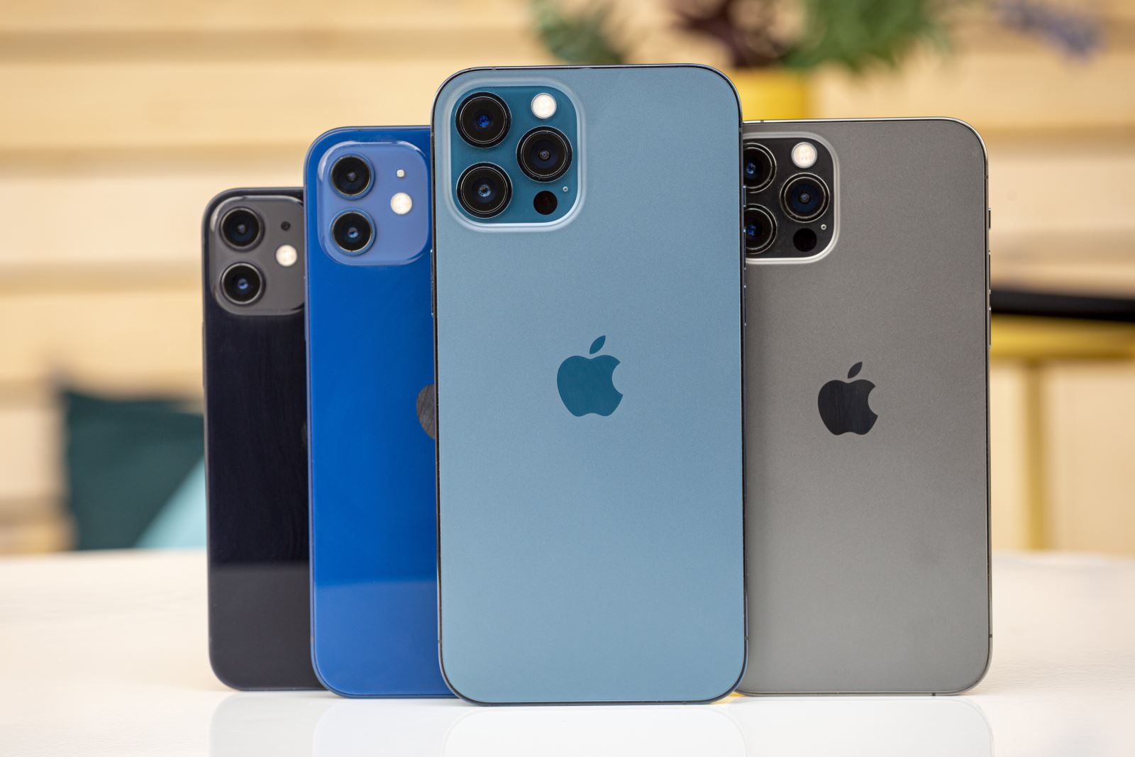 iPhone 12 Pro Max cháy hàng tại Việt Nam
