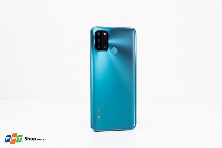 Mặt sau thiết kế Realme C17