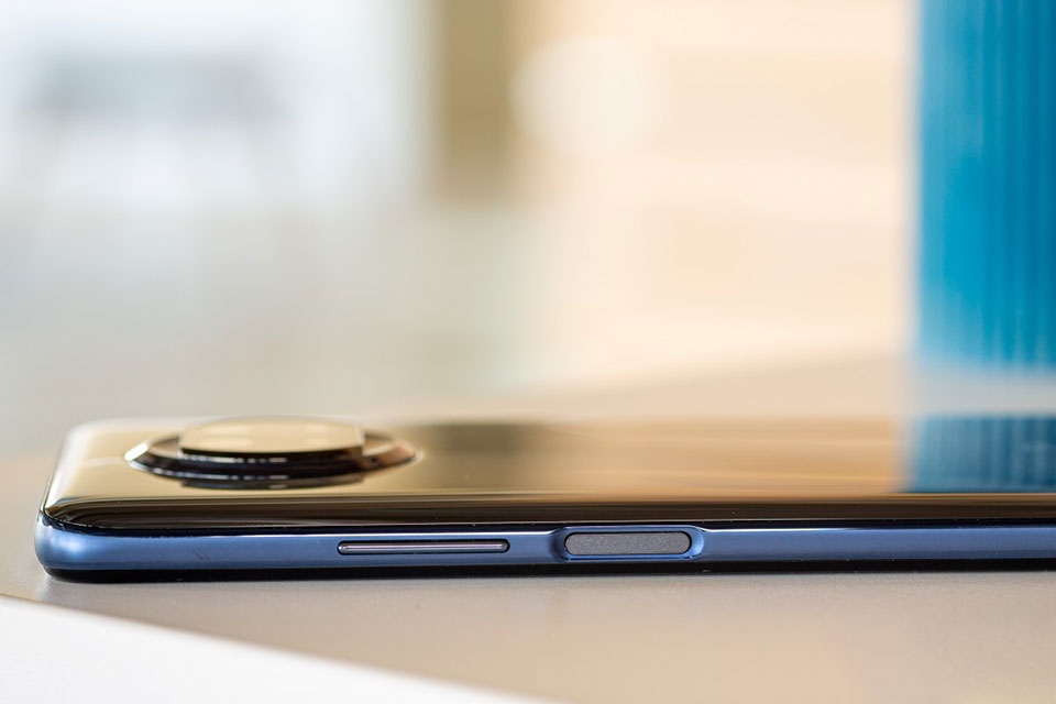 Xiaomi Mi 10T Lite 5G | Cảm biến vân tay tích hợp trên nút nguồn