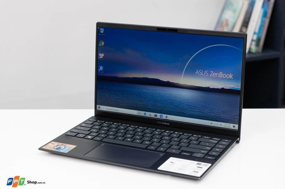 So sánh chip Intel thế hệ 11 với AMD 7nm: Bất ngờ với hiệu năng của Iris Xe 8
