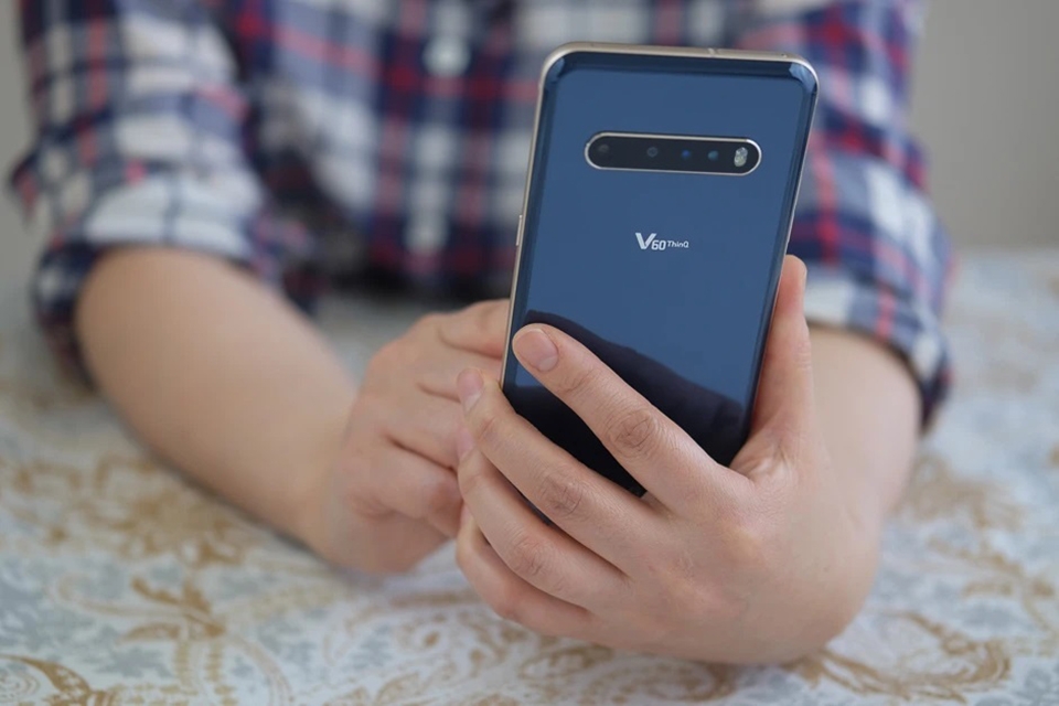 LG V60 ThinQ LG V60 ThinQ
