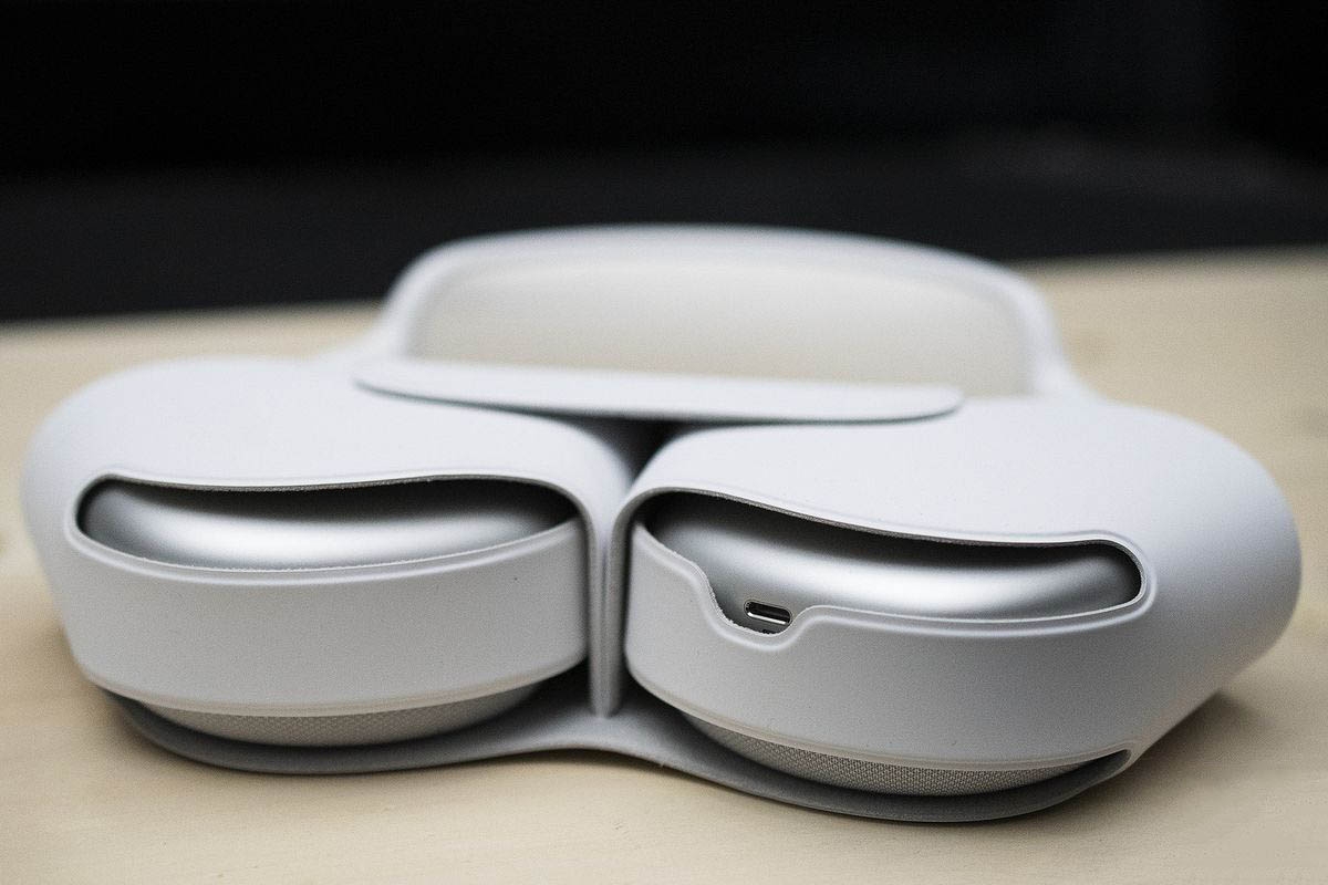 Những điểm cộng ấn tượng nhất của tai nghe Apple AirPods Max 79