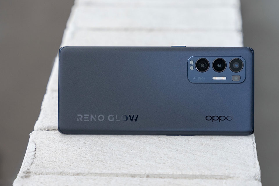 Điện thoại OPPO Reno5 Pro+ | Lưng từ kính cong 3D