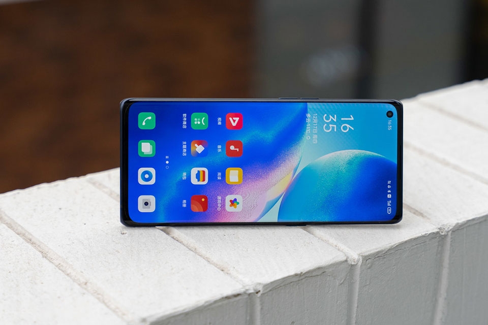 Điện thoại OPPO Reno5 Pro+ | Màn hình đục lỗ