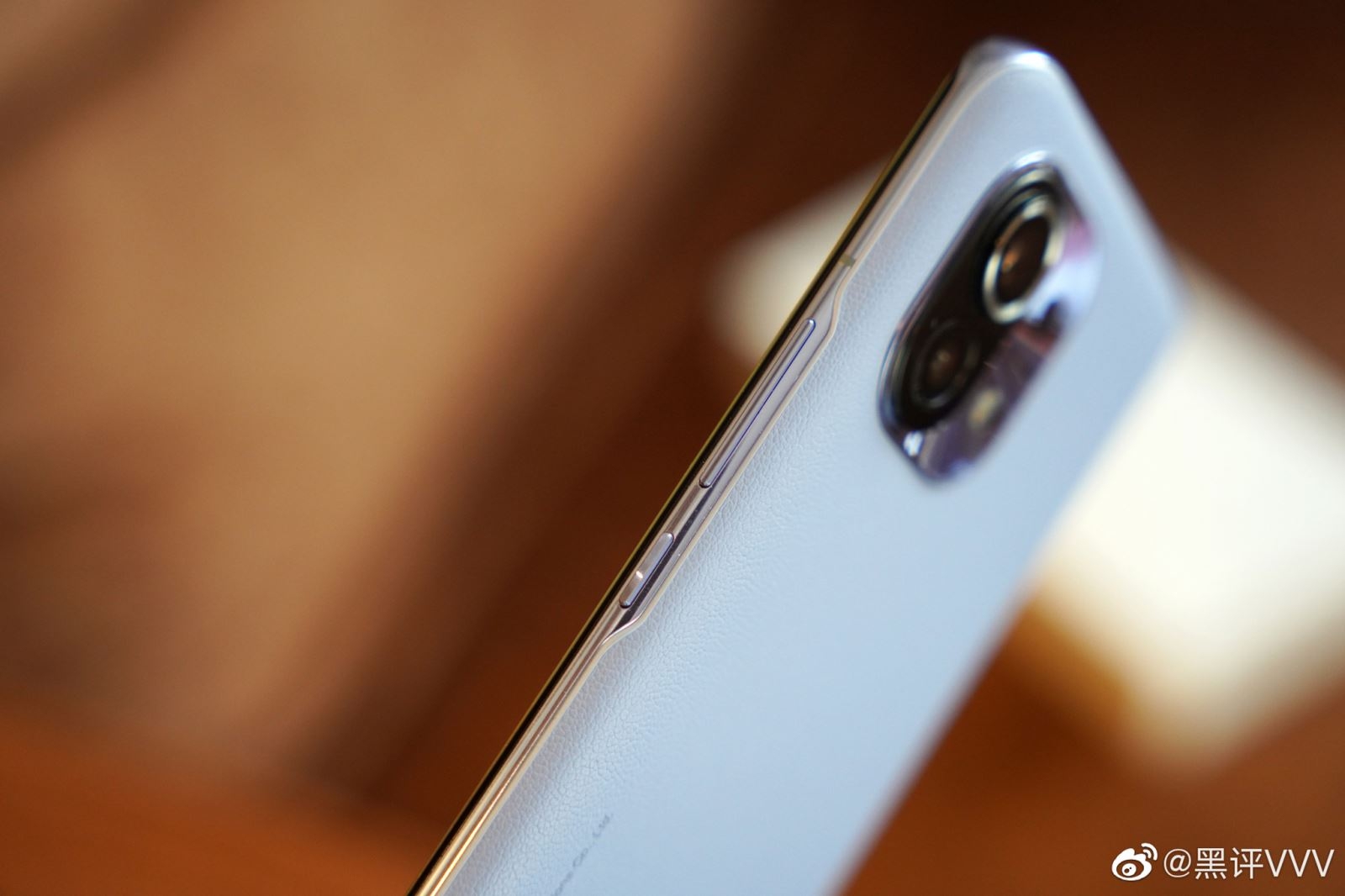 Điện thoại Xiaomi Mi 11 | Thiết kế mỏng nhẹ