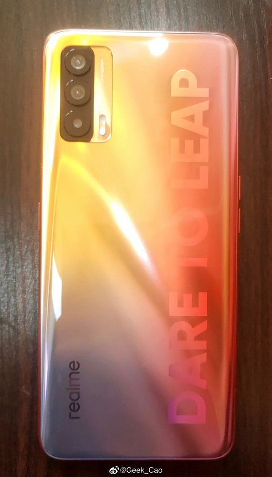 Ảnh thực tế Realme V15