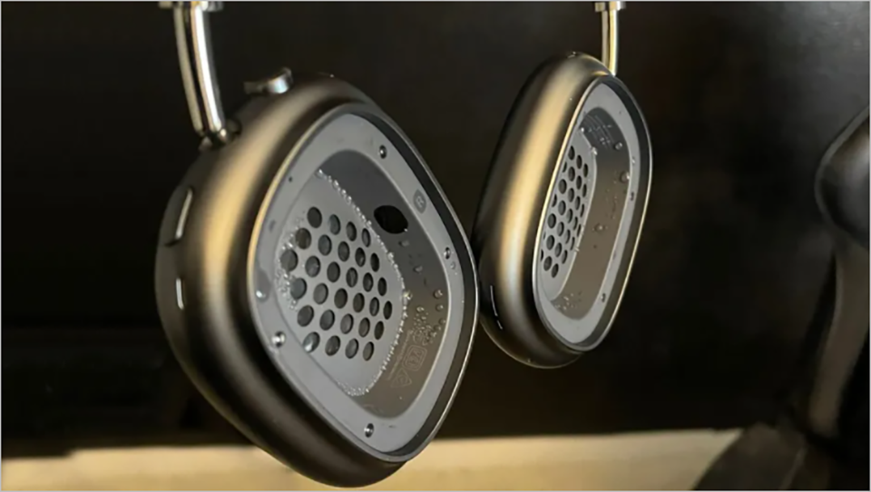AirPods Max bị đọng nước (ảnh 1)