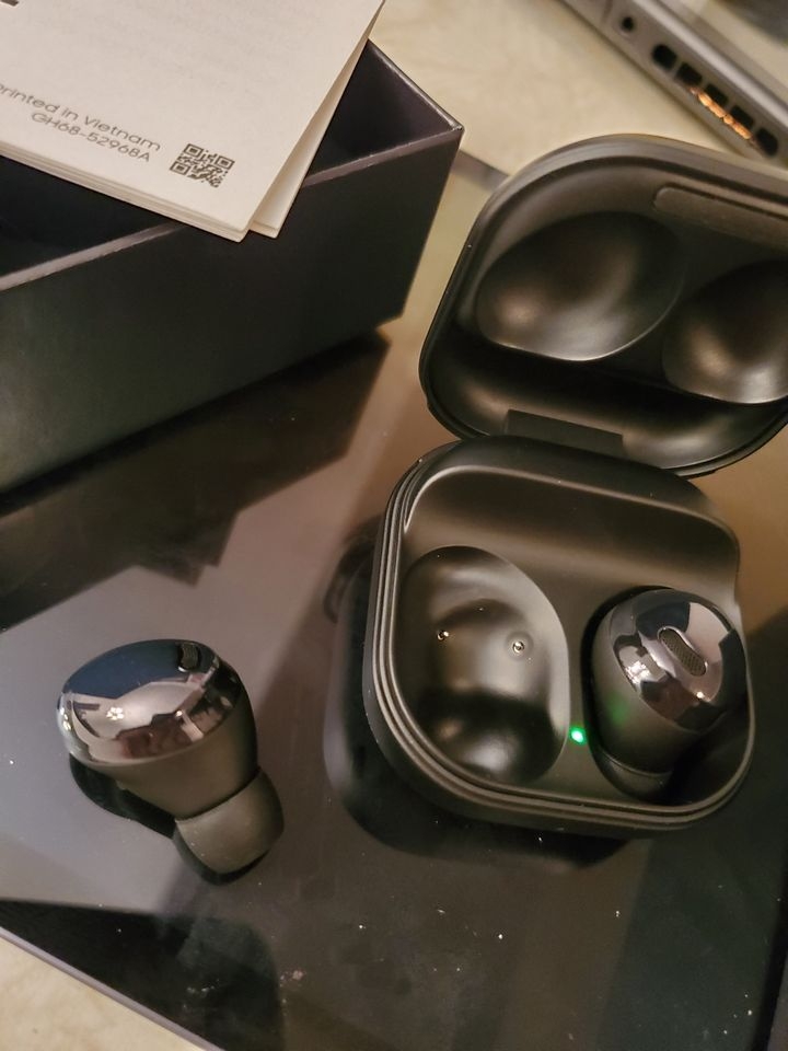 Ảnh thực tế Galaxy Buds Pro (ảnh 2) Ảnh thực tế Galaxy Buds Pro (ảnh 2)